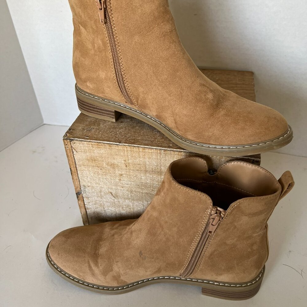 Universal Threads - image 2